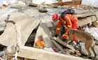Több mint száz halálos áldozata van a kínai földrengésnek